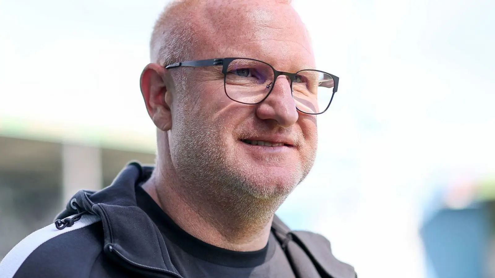 Die Fürther und Trainer Heiko Vogel freuen sich auf das Frankenderby. (Archivbild) (Foto: Daniel Löb/dpa)