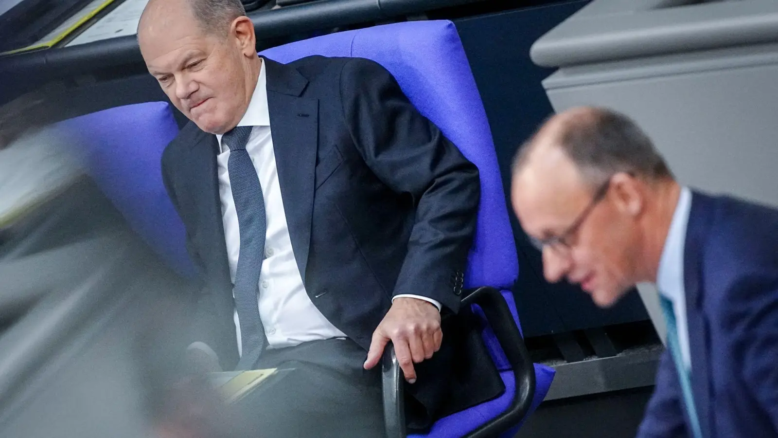 Kanzler und Herausforderer lieferten sich erneut einen harten Schlagabtausch im Bundestag. (Foto: Kay Nietfeld/dpa)