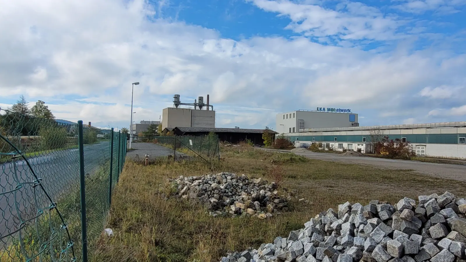 Auf dem EKA-Gelände in Dietersheim soll ein Containerdorf für Flüchtlinge entstehen. (Foto: Nina Daebel)