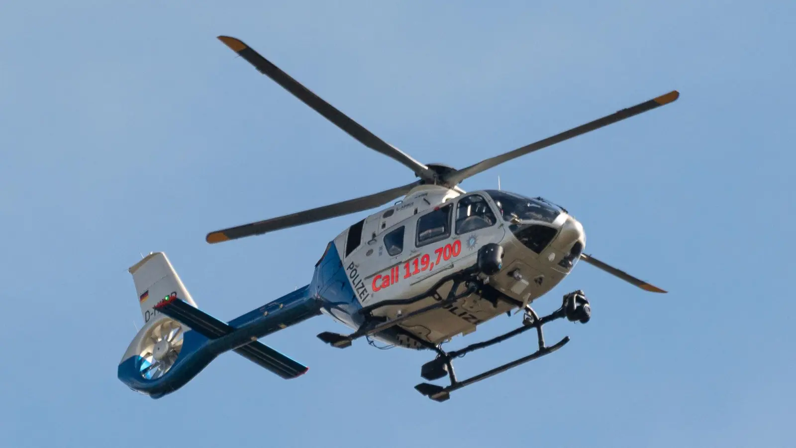 Polizeihubschrauber waren am Samstagabend auch über Uffenheim im Einsatz. (Symbolbild: Mirko Fryska)