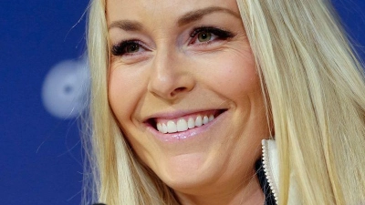 Plüschtier-Spende für Kinder: Lindsey Vonn verabschiedete sich mit einer kleinen Geste aus der Klinik. (Archivfoto) (Foto: Michael Kappeler/dpa)
