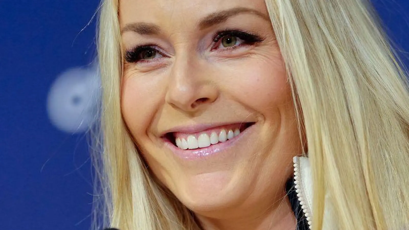 Plüschtier-Spende für Kinder: Lindsey Vonn verabschiedete sich mit einer kleinen Geste aus der Klinik. (Archivfoto) (Foto: Michael Kappeler/dpa)