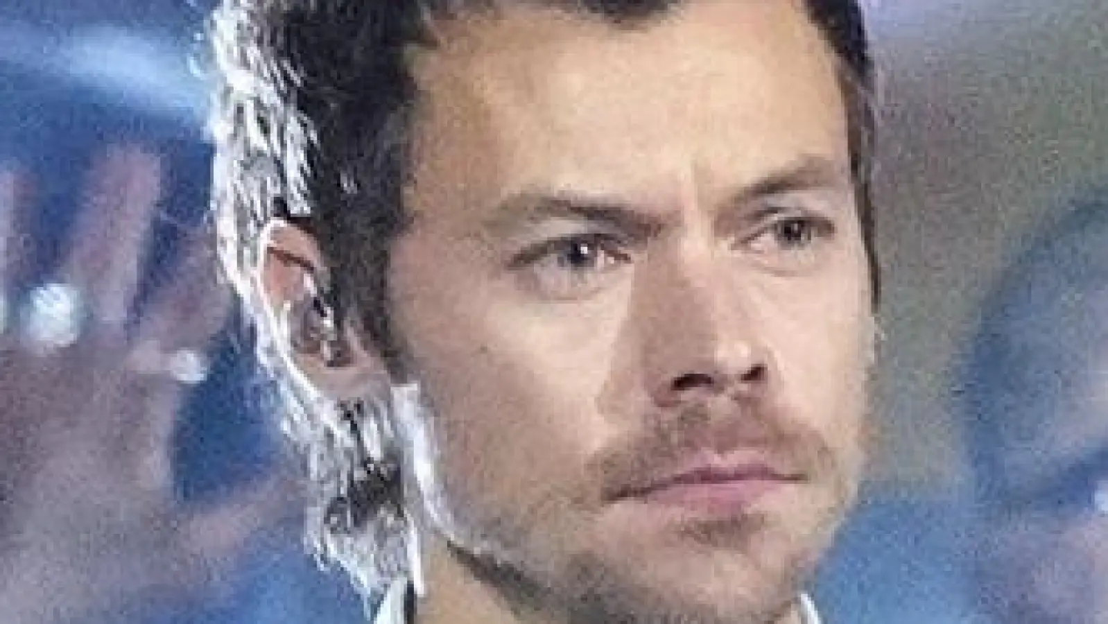 Bei den Brit Awards lieferte Harry Styles zu seiner Single „Aperture“ einen spektakulären Auftritt. (Foto: Scott A Garfitt/Invision/AP/dpa)