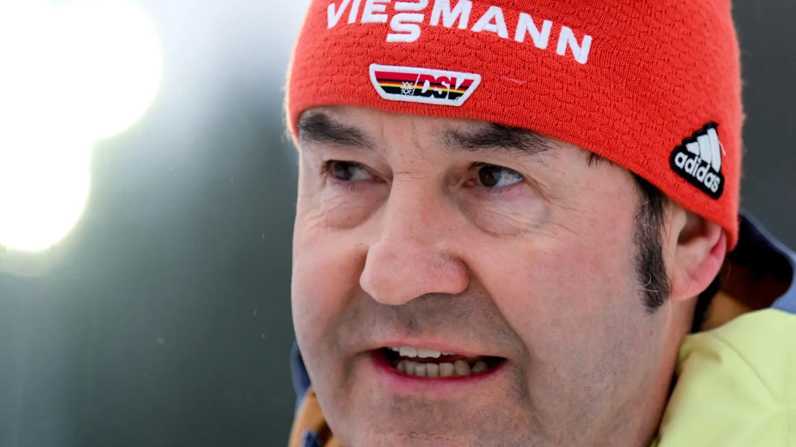 Horst Hüttel hofft auf eine baldige Vierschanzentournee auch für die Skispringerinnen. (Foto: Hendrik Schmidt/dpa)