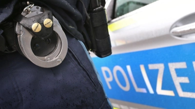 Polizisten nahmen den Mann kurz nach dem Vorfall fest. (Symbolbild) (Foto: Karl-Josef Hildenbrand/dpa)