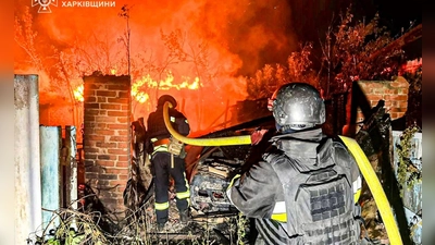 Russland greift die Ukraine trotz des Ultimatums von Trump mit unverminderter Härte an.  (Foto: Uncredited/Ukrainian Emergency Service via AP/dpa)