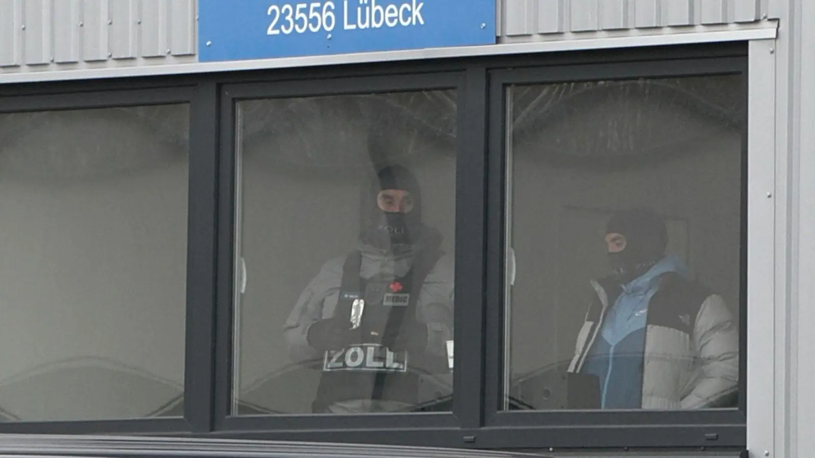 Beamte des Zollkriminalamts hatten am Morgen fünf Männer festgenommen. (Foto: News5 / Sebastian Peters/NEWS5/dpa)