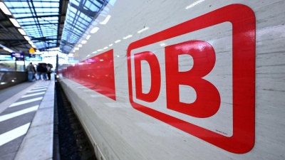 Die Bahn dürfte ihr Pünktlichkeitsziel auch in diesem Jahr deutlich verfehlen. (Archivbild) (Foto: Martin Schutt/dpa)