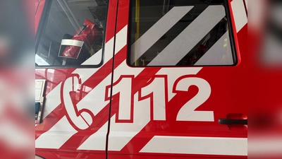 Ein verbranntes Hähnchen ruft die Feuerwehr auf den  Plan. (Symbolbild) (Foto: Sabina Crisan/dpa)