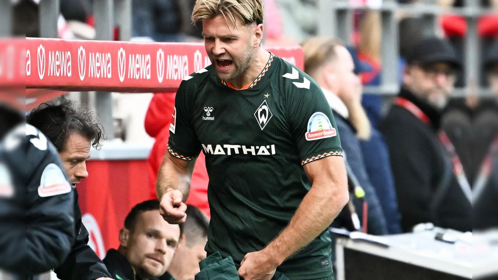 Niclas Füllkrug sieht die Debatte um ein mögliches DFB-Comeback locker. (Foto: Florian Wiegand/dpa)