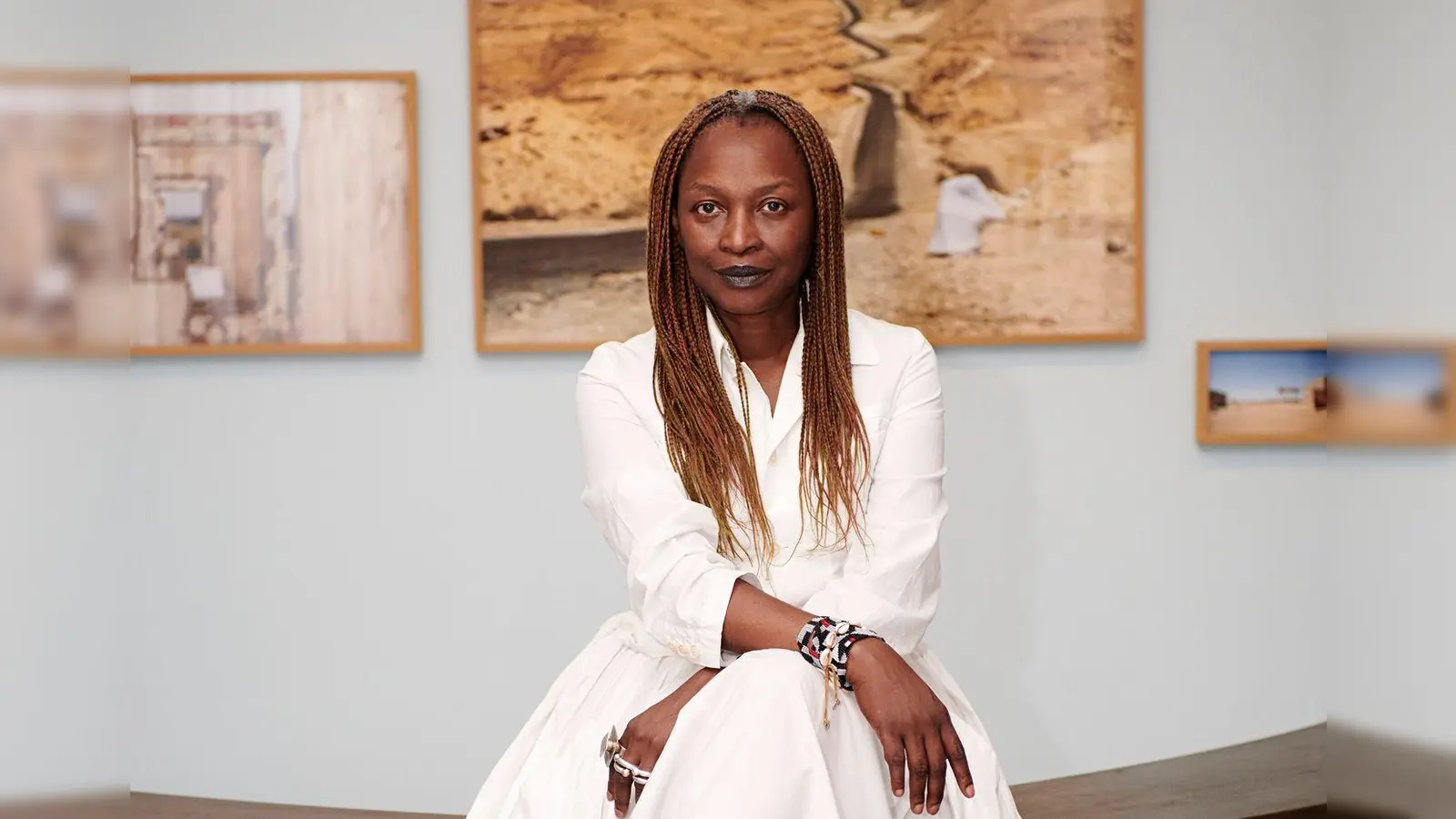 Die aus Kamerun stammende Künstlerin Koyo Kouoh sollte 2026 die 61. Ausgabe der Kunstbiennale in Venedig kuratieren.  (Foto: Mirjam Kluka/La Biennale die Venezia/dpa)