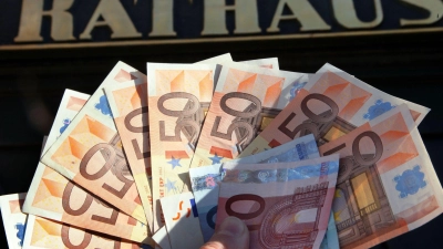 Länder mit hochverschuldeten Kommunen sollen Geld vom Bund bekommen. (Illustration) (Foto: Jens Büttner/dpa-Zentralbild/dpa)