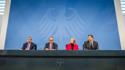 Wie gut versteht sich dieses Quartett heute? (Archivbild) (Foto: Michael Kappeler/dpa)
