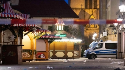 Im Dezember 2024 fuhr ein Mann aus Saudi-Arabien, mit einem Auto in eine Menschenmenge auf einem Weihnachtsmarkt in Magdeburg - sechs Menschen starben. (Archivbild) (Foto: Matthias Bein/dpa)