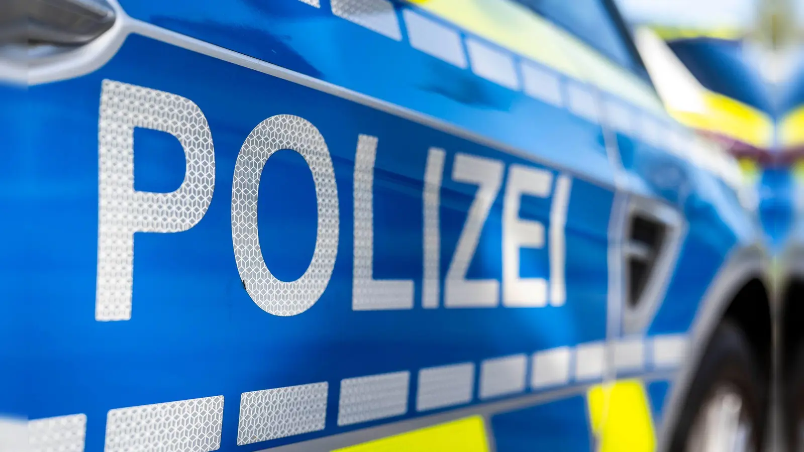 Durch das versehentliche Betätigen eines Hebels kam es zu einem Unfall, bei dem ein 23-Jähriger schwer verletzt wurde. (Symbolbild) (Foto: David Inderlied/dpa)