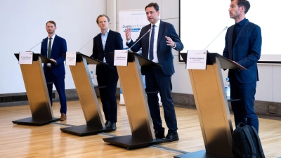 Privatanleger sollen im Internet vorsichtig sein, warnt Bayerns Justizminister Georg Eisenreich.  (Foto: Sven Hoppe/dpa)