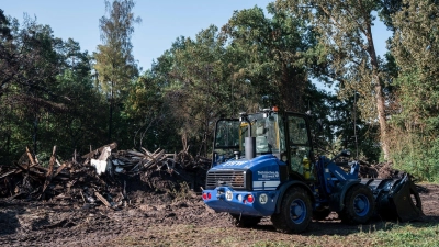 Nach dem Feuer muss aufgeräumt werden. (Foto: dvo/dpa)