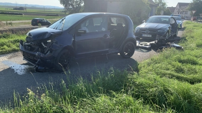 Am Ortsrand von Lenkersheim ist es am späten Sonntagnachmittag zu einem Unfall mit drei Verletzten gekommen.  (Foto: Sylvia Fehlinger)