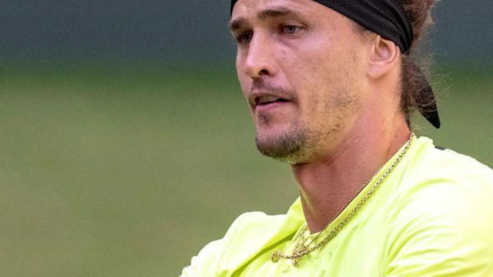 Alexander Zverev hat sich in Halle ins Viertelfinale gekämpft. (Foto: David Inderlied/dpa)