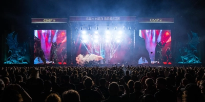 Das Summer Breeze Festival bringt alljährlich rund 45.000 Metal-Fans nach Dinkelsbühl. Subway to Sally gehörte in diesem Jahr zu den umjubelten Bands.  (Foto: Mirko Fryska)