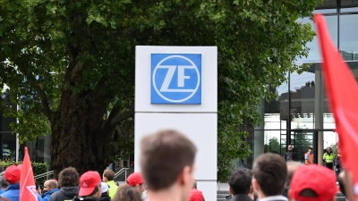 In den kommenden Wochen wird über die Zukunft der ZF-Kernsparte verhandelt. (Archivbild) (Foto: Felix Kästle/dpa)
