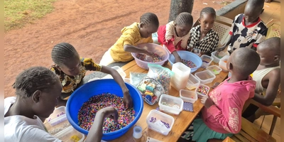 Das Basteln machte den Kindern viel Spaß. (Foto: Annette Gogolin)