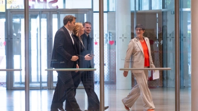 Gremiensitzung SPD in Berlin: Bärbel Bas (2.v.l.) soll neue Co-Parteichefin der SPD werden. (Foto: Christophe Gateau/dpa)