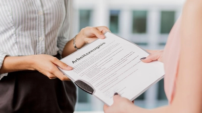 Mit einem Arbeitszeugnis, in dem schlechter als „gut” bewertet wird, gestaltet sich die Jobsuche schwierig. (Foto: Monique Wüstenhagen/dpa-tmn)