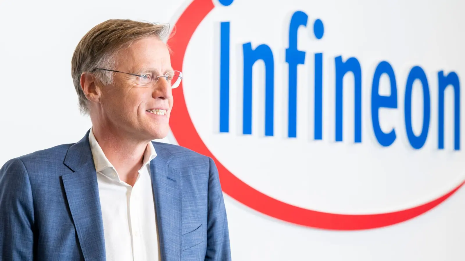 Infineon-Chef Jochen Hanebeck muss die Umsatzprognose wieder senken. (Archivbild) (Foto: Peter Kneffel/dpa)