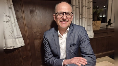 Manfred Eschenbacher freut sich über seinen Einzug in die Stichwahl. (Foto: Peter Zumach)