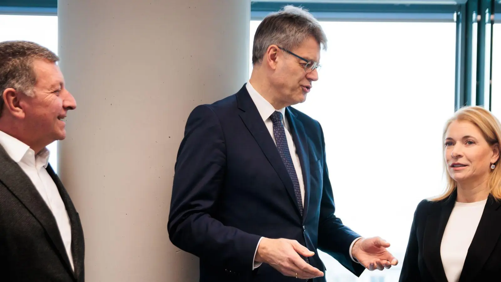 Bahnchefin Evelyn Palla lud zum Sicherheitsgipfel nach Berlin. (Foto: Carsten Koall/dpa)