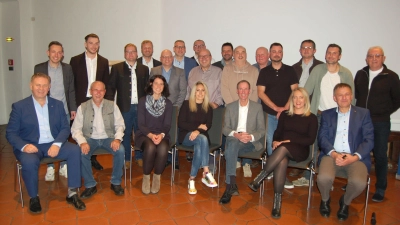 Die Dinkelsbühler CSU hat nominiert. Unser Foto zeigt die Kandidatinnen und Kandidaten der Stadtratsliste zusammen mit dem OB-Kandidaten Dr. Christoph Hammer (vordere Reihe, Dritter von rechts). (Foto: Markus Weinzierl)