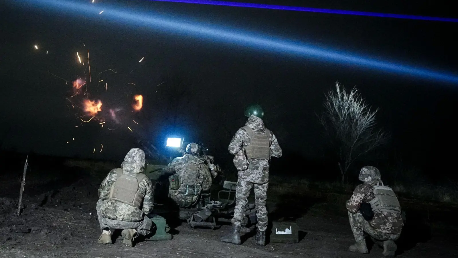 Ein ukrainischer mobiler Drohnen-Abwehrtrupp beim Training östlich der Hafenstadt Odessa. (Archivbild) (Foto: Kay Nietfeld/dpa)