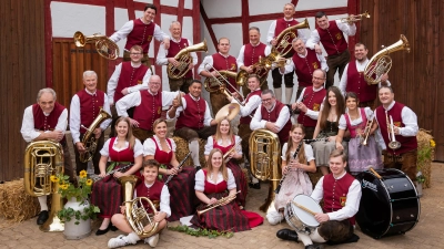 Fröhlich und in Farbe präsentiert sich die Blaskapelle Buchheim aktuell. (Foto: Blaskapelle Buchheim)