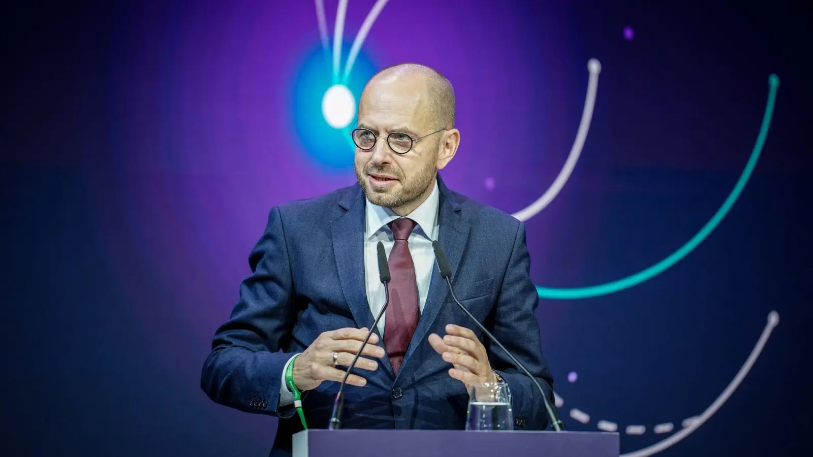 Siemens Energy-Chef Christian Bruch stellt stark steigende Gewinne in Aussicht. (Archivbild) (Foto: Kay Nietfeld/dpa)