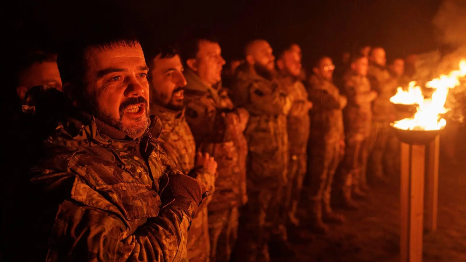 Ukrainische Militärblogger sagen, dass Organisationsfehler in der Armee oft zu Verlusten führen. (Archivbild)  (Foto: Evgeniy Maloletka/AP/dpa)