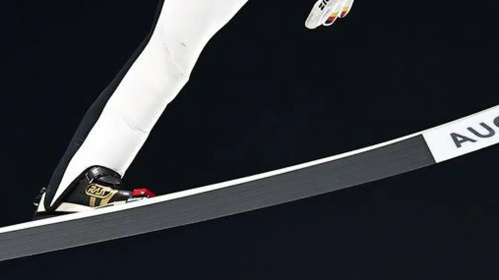  Philipp Raimund aus Deutschland in Aktion bei den Olympischen Winterspielen 2026. (Foto: Daniel Karmann/dpa)