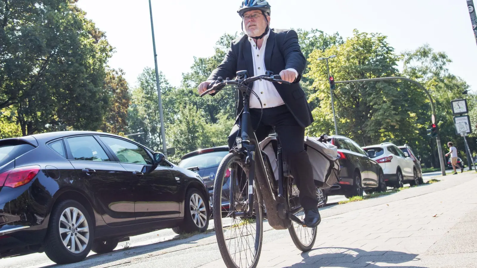 Vorteil einer E-Bike-Tour: Fahrer überfordern ihren Körper und ihre Gelenke nicht - und können trotzdem Ausdauer und Muskeln trainieren. (Foto: Christin Klose/dpa-tmn)