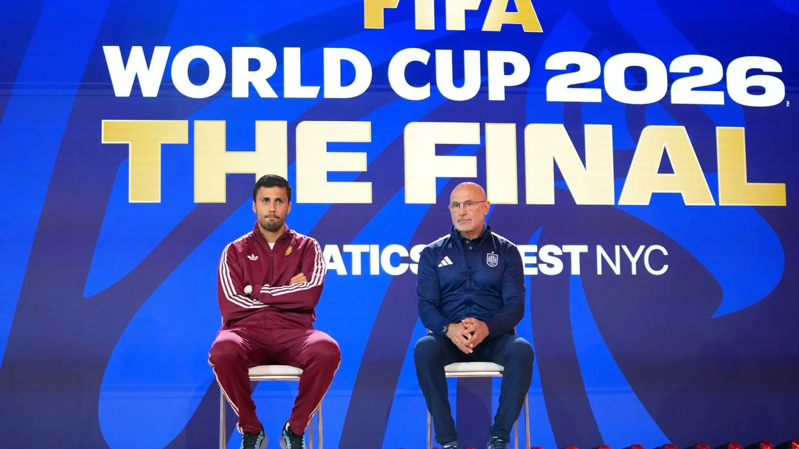 Rodri (links) und Luis de la Fuente gehen selbstbewusst ins WM-Finale gegen Argentinien. (Foto: Frank Franklin II/AP/dpa)