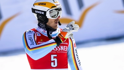 Wurde im letzten Rennen der alpinen Ski-Saison nur Zwanzigster: Linus Strasser im Zielbereich. (Foto: Urs Flueeler/KEYSTONE/dpa)