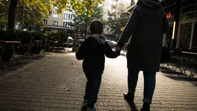 Kindeswohl im Mittelpunkt: Nach einer Trennung entscheidet oft das Gericht, bei welchem Elternteil die Kinder dauerhaft leben werden. (Foto: Christin Klose/dpa-tmn)