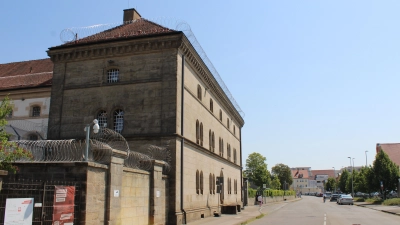 Fünf Personen nahmen am Donnerstagabend Kontakt zu Gefangenen der JVA Ansbach auf. (Foto: Constantin Prosch)