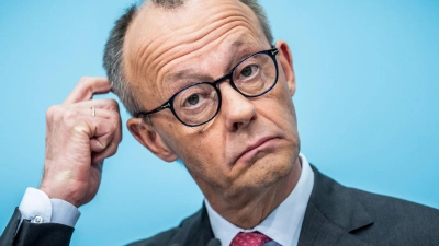 Der Kanzler sieht keine Auswirkungen des Wahlergebnisses auf seine Koalition in Berlin. (Foto: Michael Kappeler/dpa)