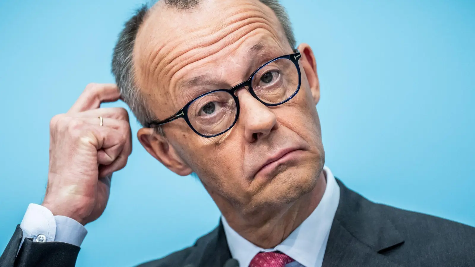 Der Kanzler sieht keine Auswirkungen des Wahlergebnisses auf seine Koalition in Berlin. (Foto: Michael Kappeler/dpa)