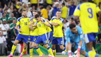 Yasin Ayari ließ Schweden schon früh jubeln. (Foto: Addison Simmons/AP/dpa)