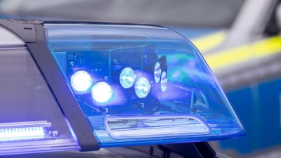 Gegen den 32-jährigen Poster ermittelt die Polizei nun unter anderem wegen Verstößen gegen das Waffen- und das Betäubungsmittelgesetz. (Symbolbild) (Foto: Daniel Karmann/dpa)