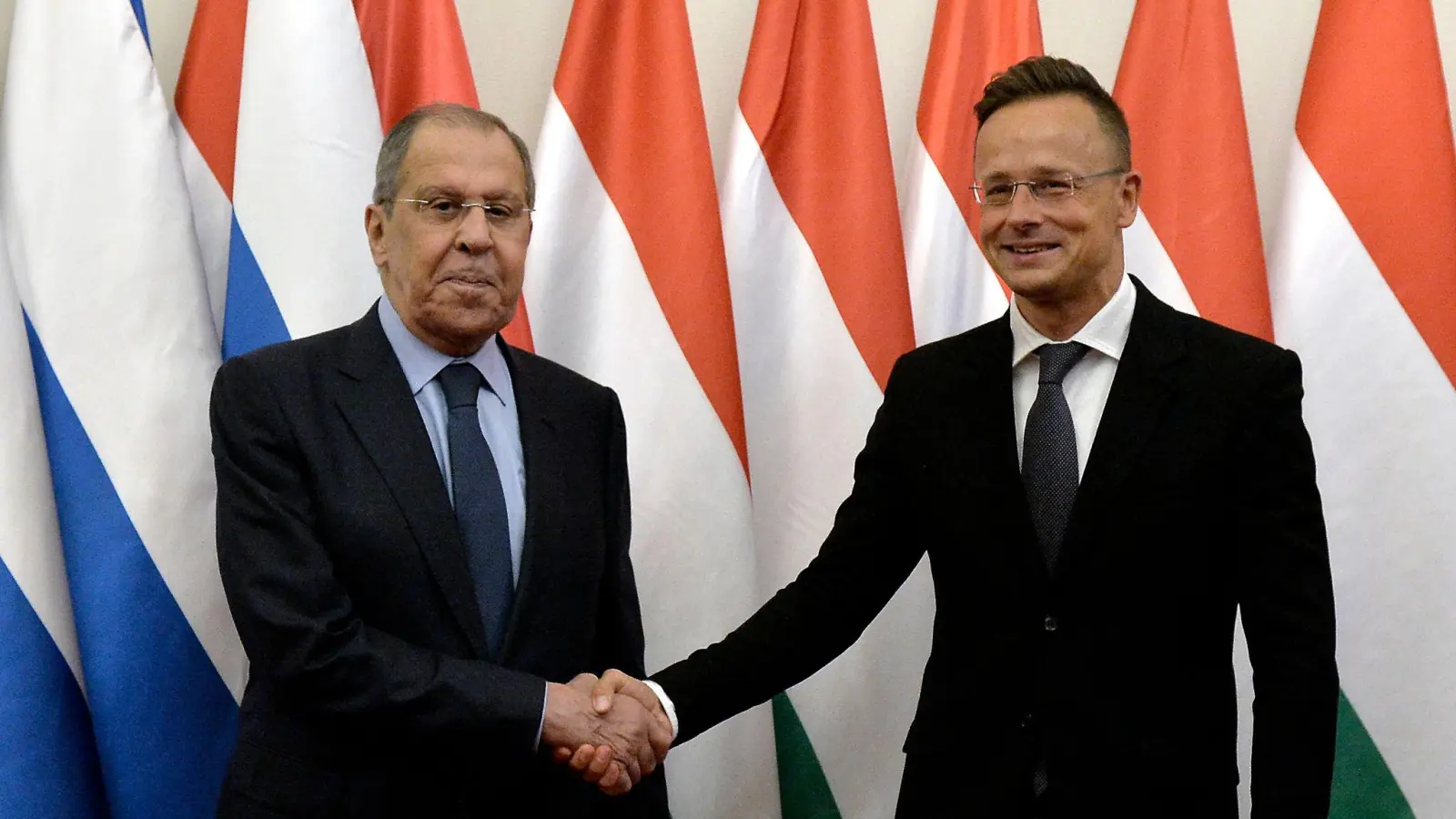 Ungarns Außenminister Peter Szijjarto soll laut Medienberichten seinem russischen Kollegen Sergej Lawrow EU-Interna übermittelt haben. (Foto: Lajos Soos/MTI/AP/dpa)