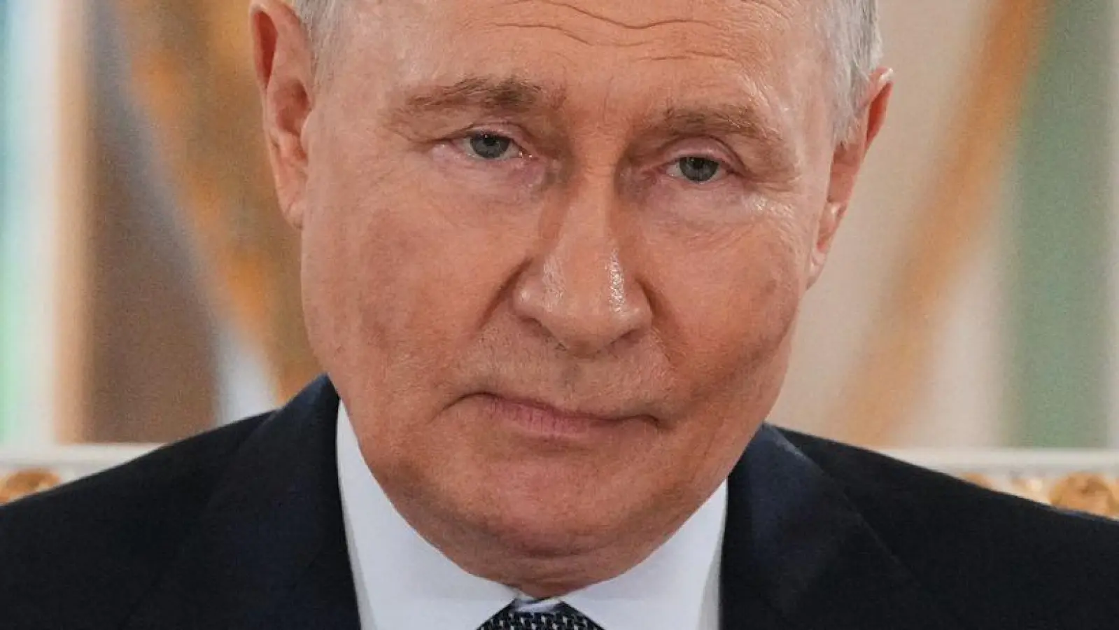 Der russische Präsident Wladimir Putin gab sich vor internationalen Journalisten zuversichtlich. (Foto: Dmitri Lovetsky/AP/dpa)