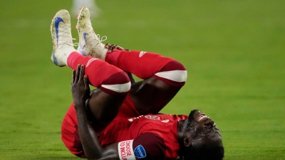 Alphonso Davies erholt sich derzeit von einer schweren Verletzung (Foto: Pamela Smith/AP)