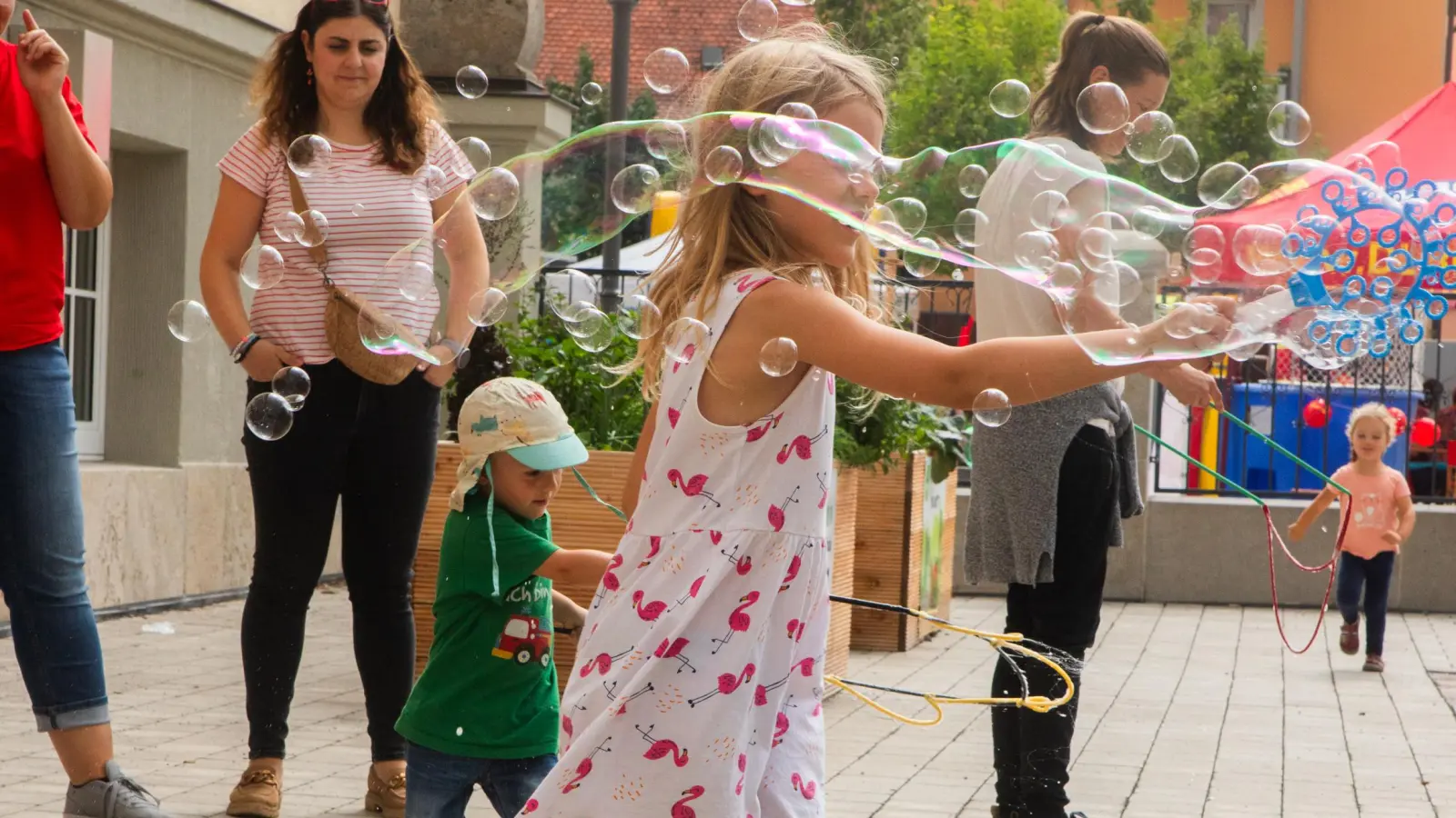 Seifenblasen sind (nicht nur) bei Kindern beliebt. (Foto: Evi Lemberger)
